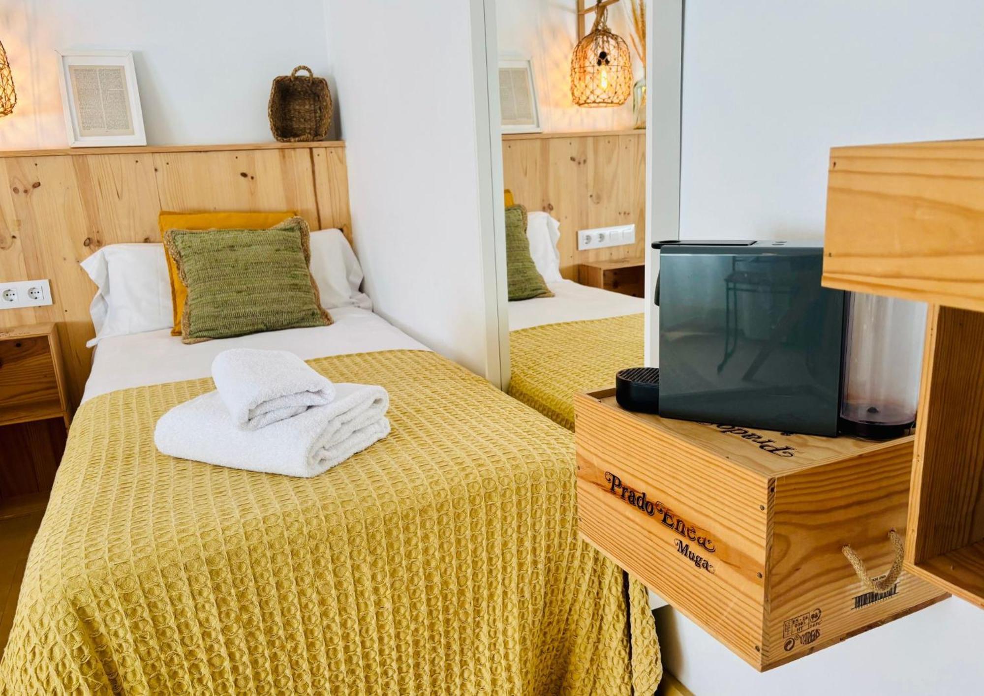 יפראנק Hostal Sa Teula מראה חיצוני תמונה